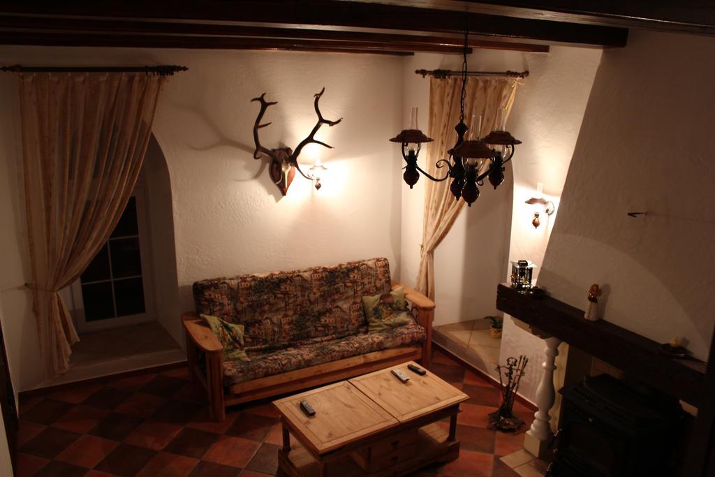 Karalinski Falvarok Tyzengauza Otel Korolino  Oda fotoğraf